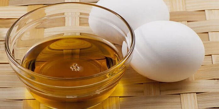 Preparación de ungüento terapéutico con aceite para huevos